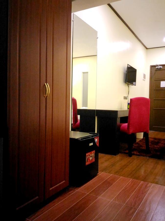 The Ambassador Hotel ตาโคลบัน ภายนอก รูปภาพ